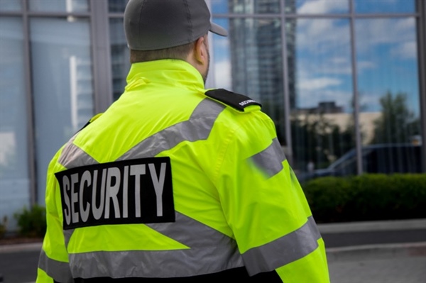 Patrol Services vs. Static Guards: Making the Right Choice for Your Twin Cities Business